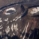 Камчатское землетрясение 30.07.2025 «оживило» вулкан Крашенинникова Вулкан Крашенинникова. Два стратовулкана.